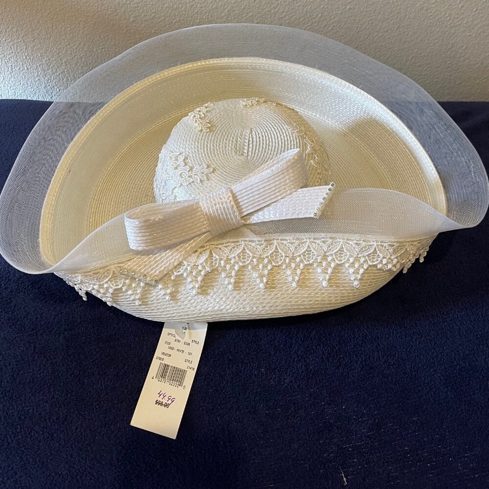 Jezebel Vintage White Hat with Lace and Veil